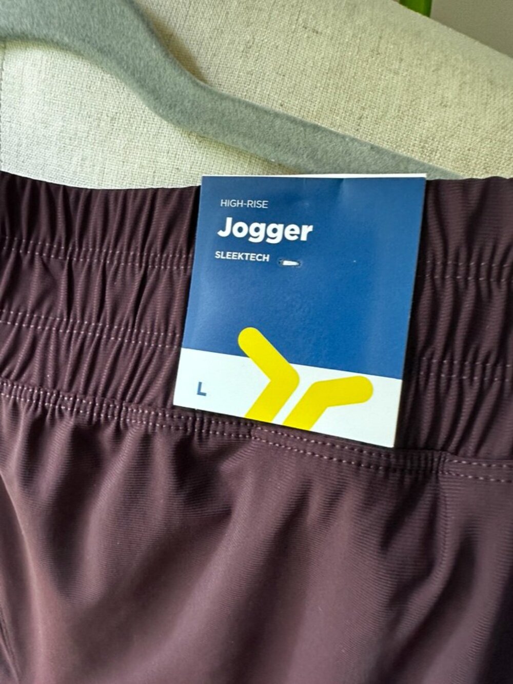 Old Navy High-Rise Sleektech Jogger, Burgundy, Women's L, NWT